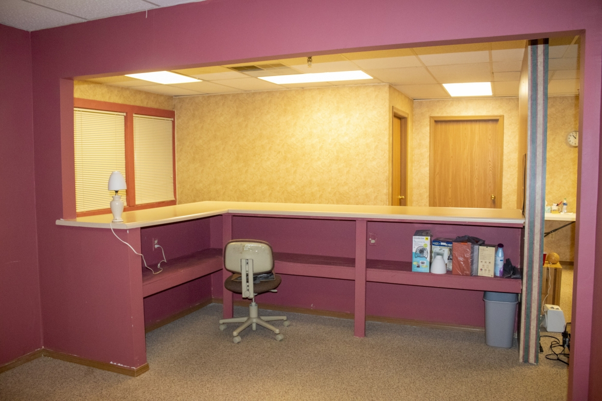 Marion-Centre-Suite-41-receptionist-area-scaled.jpg